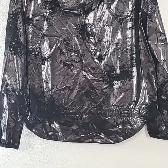 *NWT* NIKE Air Running Foil Print Jacket Black/Metallic Gray, size Small - Picture 8 of 9